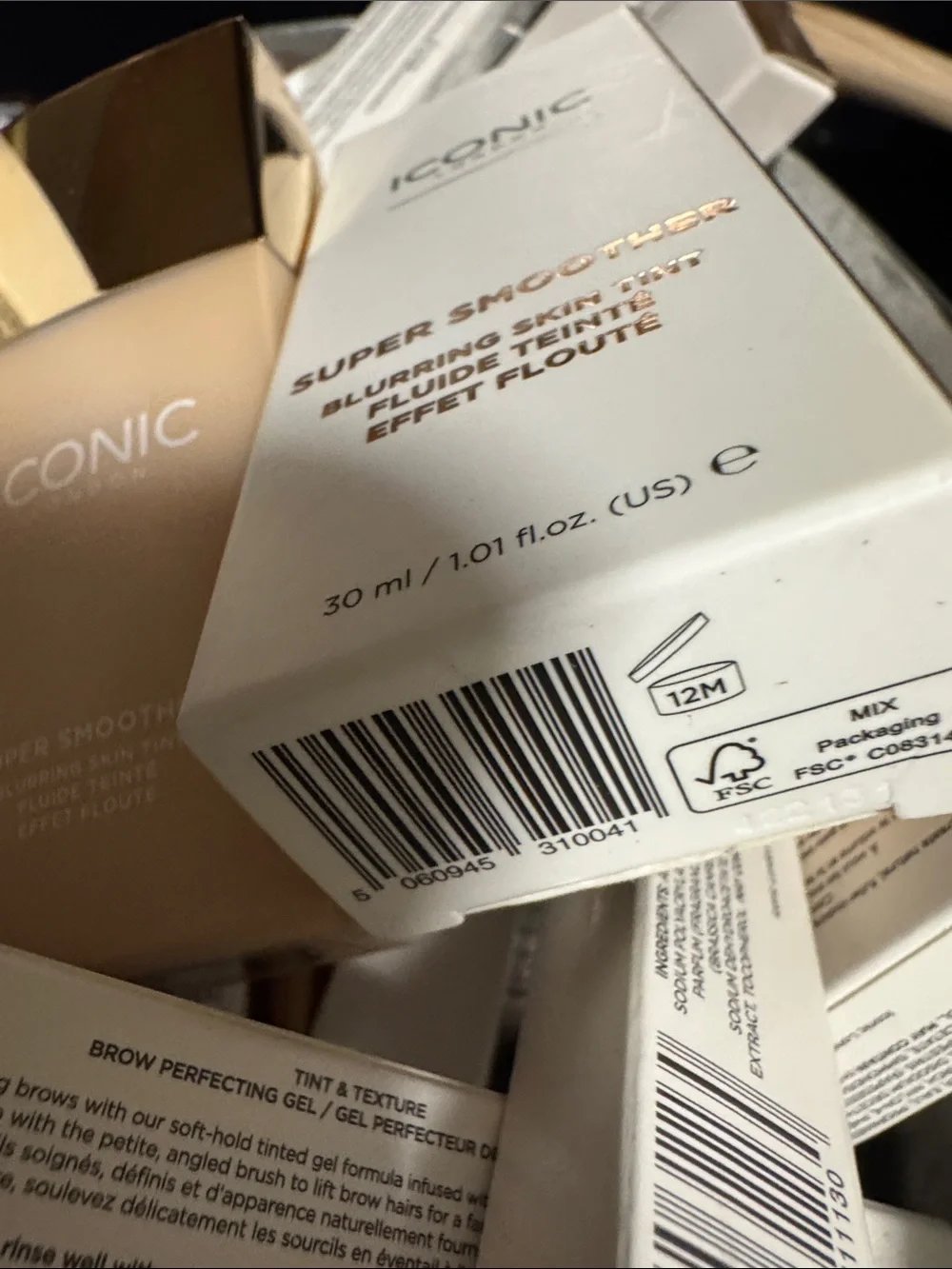 ICONIC London Super Smoother Blurring Skin Tint - Warm fair
